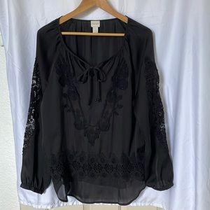 Chico black lace woman’s top large